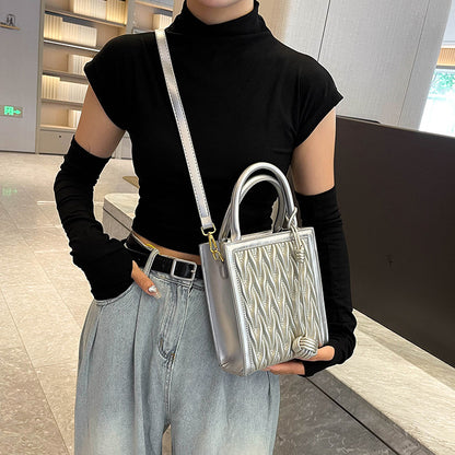Bolsos pequeños plisados ​​con elegante textura y buen diseño para mujer