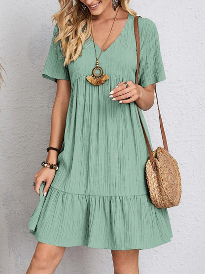 Vestido de verano de manga corta con cuello en V y volantes holgados e informales para playa