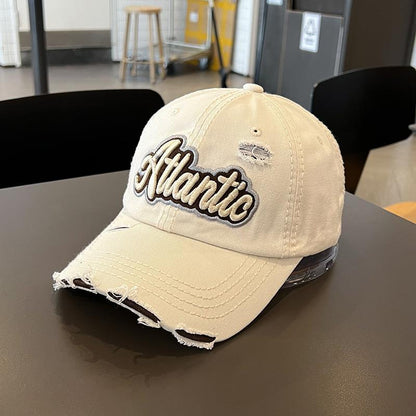 Baseballkappe aus Baumwolle im Retro-Stil mit zerfetzten Jeans und Buchstabenstickerei