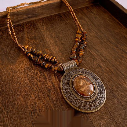 Collar con colgante ovalado de piedra de ojo de tigre irregular de estilo retro y antiguo.