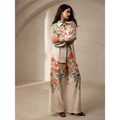 Traje informal de blusa y pantalón con estampado floral para mujer