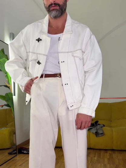 Weiße Jeansjacke mit Knöpfen und langen Ärmeln