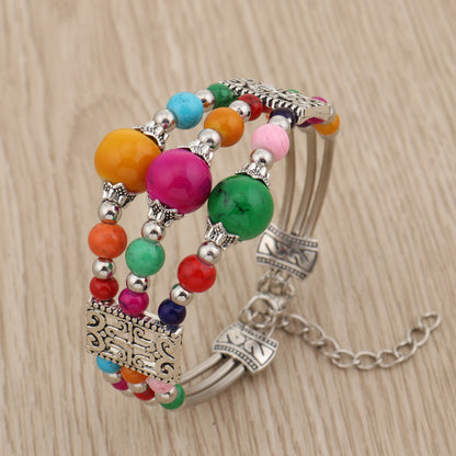 Pulsera ancha de turquesa con cuentas de colores y accesorios tibetanos