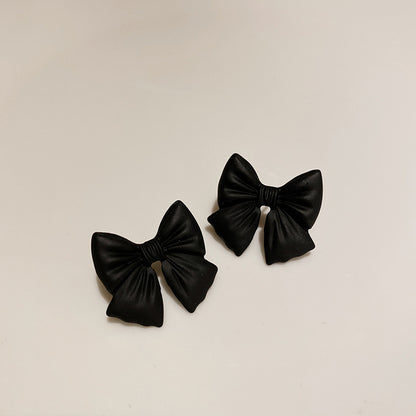 Pendientes de botón con lazo negro premium y aguja de plata de ley retro
