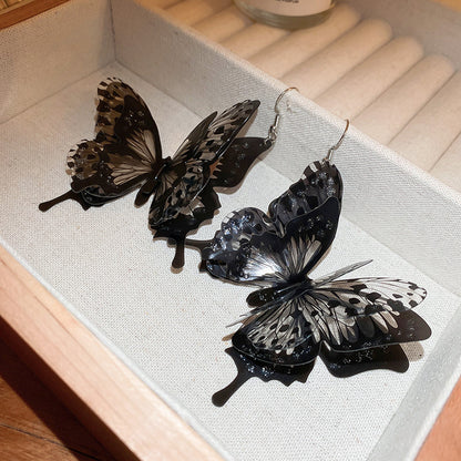 Dunkler Schmetterlings-Ohrhaken aus Acryl