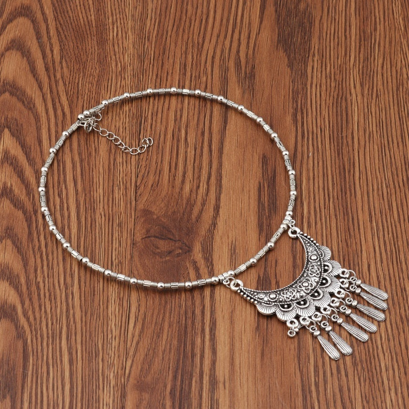 Nuevo collar con luna tallada de estilo étnico retro