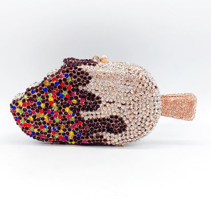 Bolso de mano con forma de helado y diamantes 