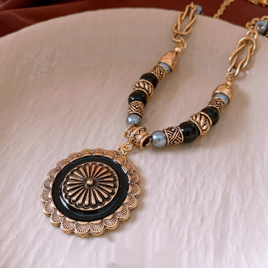 Collar de perlas de flores, diseño retro de moda, ligero, de lujo, de gran sentido.