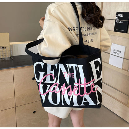 Canvas-Taschen mit Buchstabendruck
