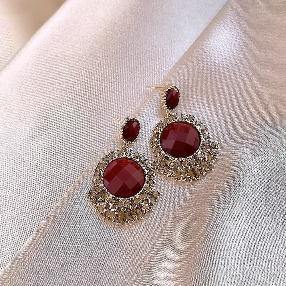 Fashion Personality Retro Elegant Wild Earrings Women
