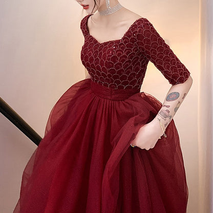 Vestido de noche de compromiso rojo vino con espalda descubierta y manga larga para mujer