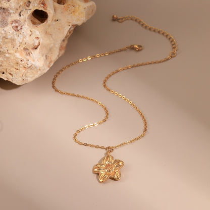 Collar con flores de estilo europeo y americano, pendientes de acero de titanio y anillo abierto.