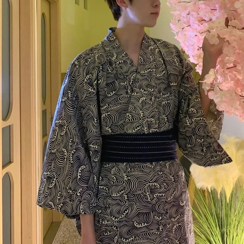Kimono japonés tradicional de ropa formal para hombres