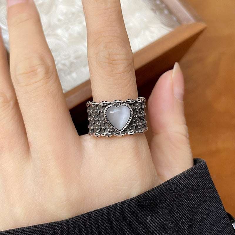 Retro Wide-faced White Moonlight Open Temperament Ring