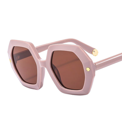 Neue unregelmäßige Sonnenbrille mit sechseckiger Niete für Damen