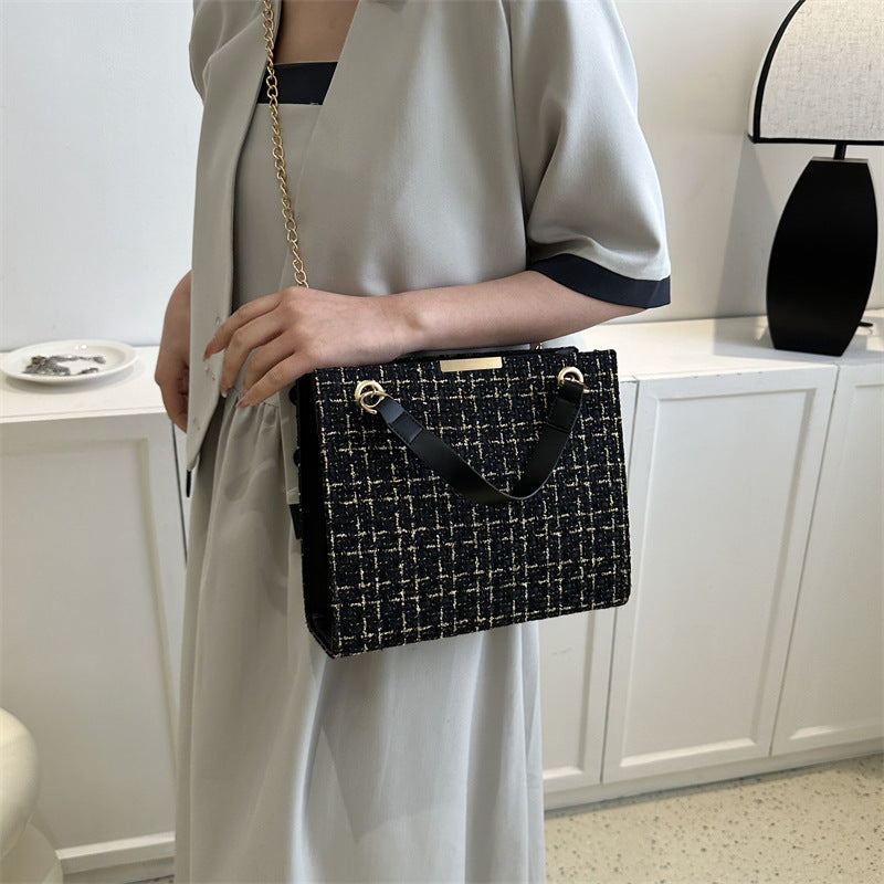 Studoria Chain Shoulder Bag