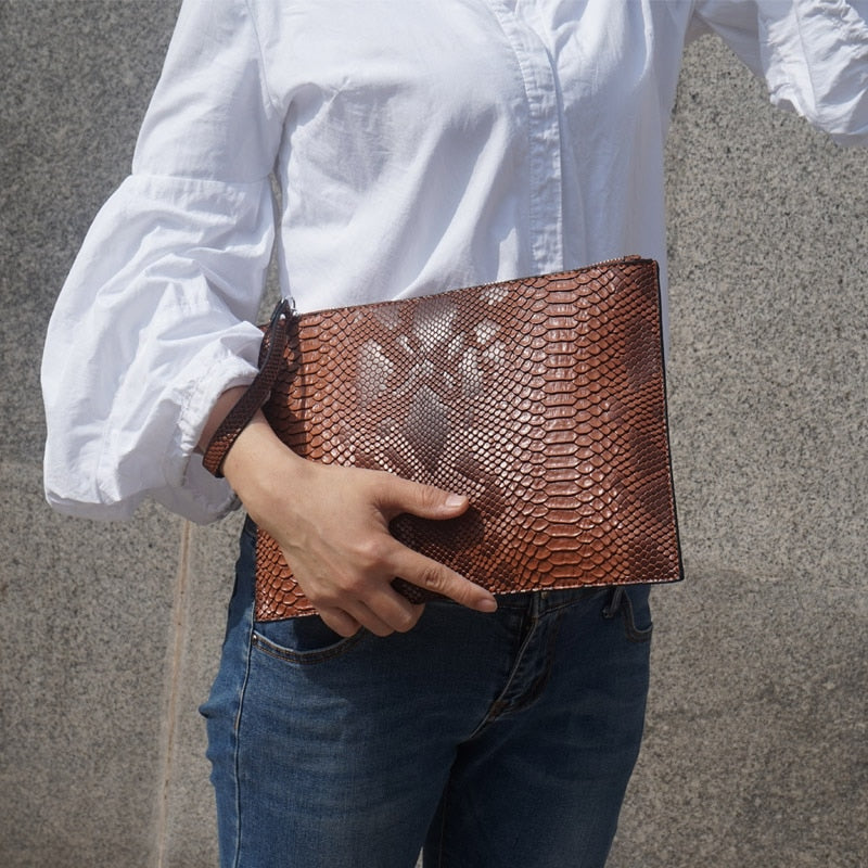 Fashion 3D Python pattern Women Clutch Bag Brand Design Party Envelope Clutches for ladies wallet Free Card Handbag
