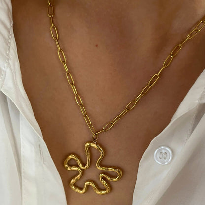 Nuevo collar de acero inoxidable con colgante de mariposa, flor y hoja ovalada, estilo exagerado para mujer.