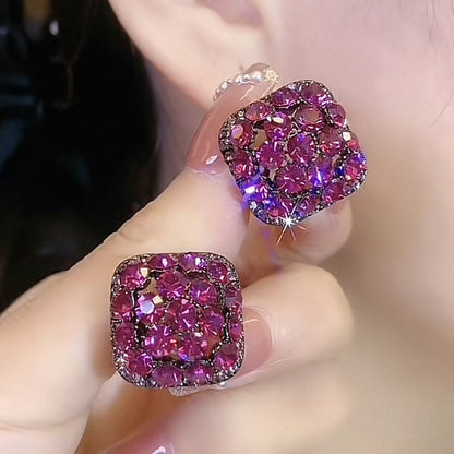 Zarte, superglänzende, geometrische, quadratische Ohrstecker mit Diamanten