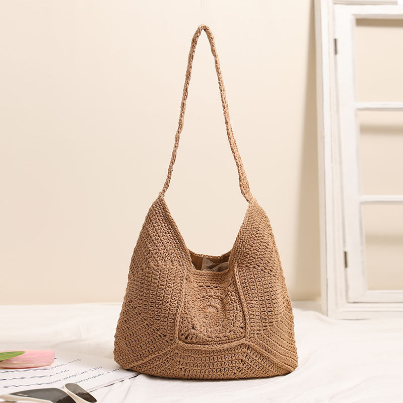 Geflochtene Strandtasche aus Stroh