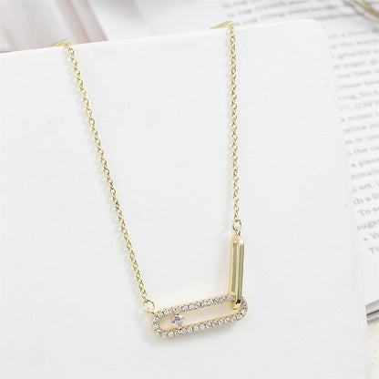Collar con broche ovalado hueco para mujer, cadena de clavícula de alta calidad y estilo moderno.