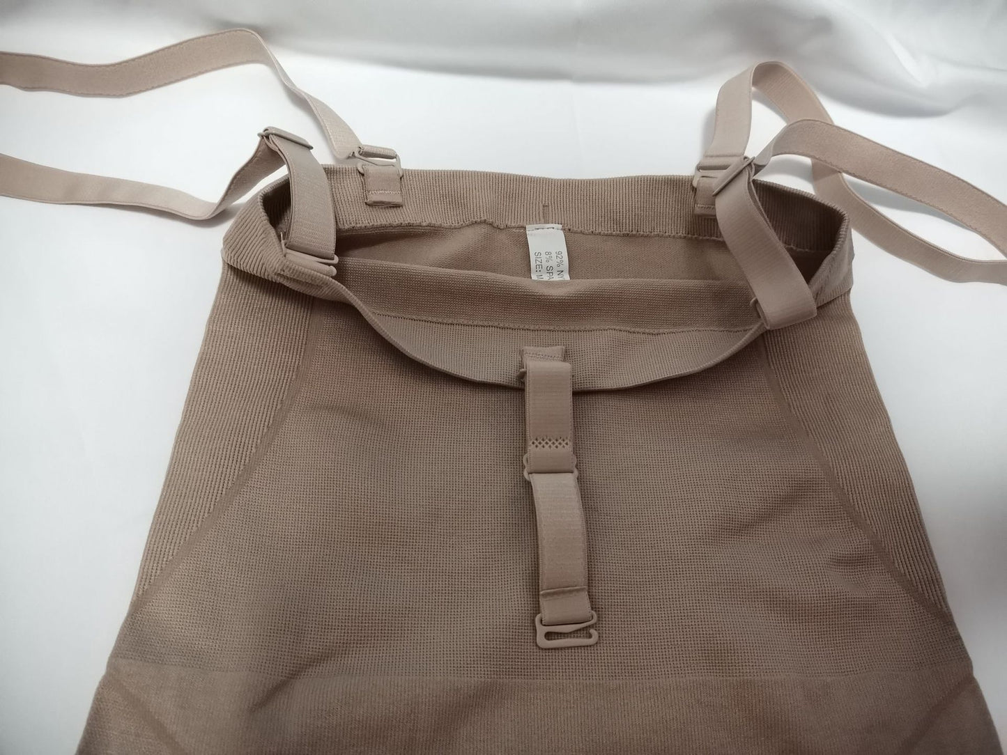 Einteilige Shapewear mit Bauchgurten