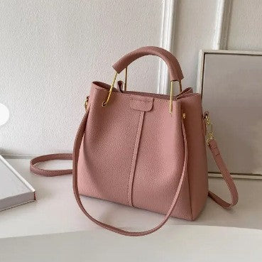 Bolso tipo cubo con textura a juego para otoño