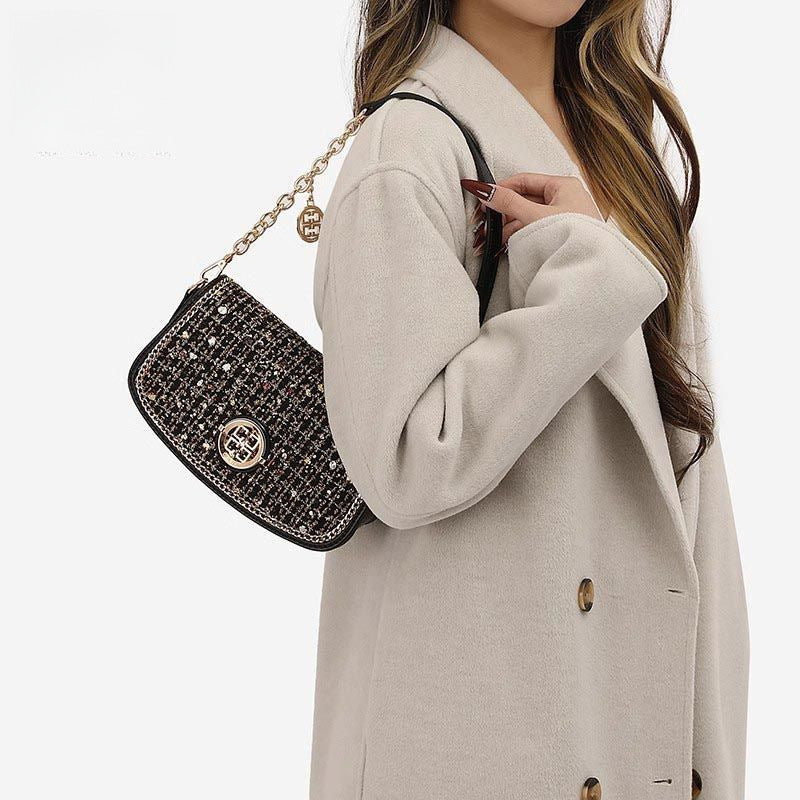 Auric Edge Chain Messenger