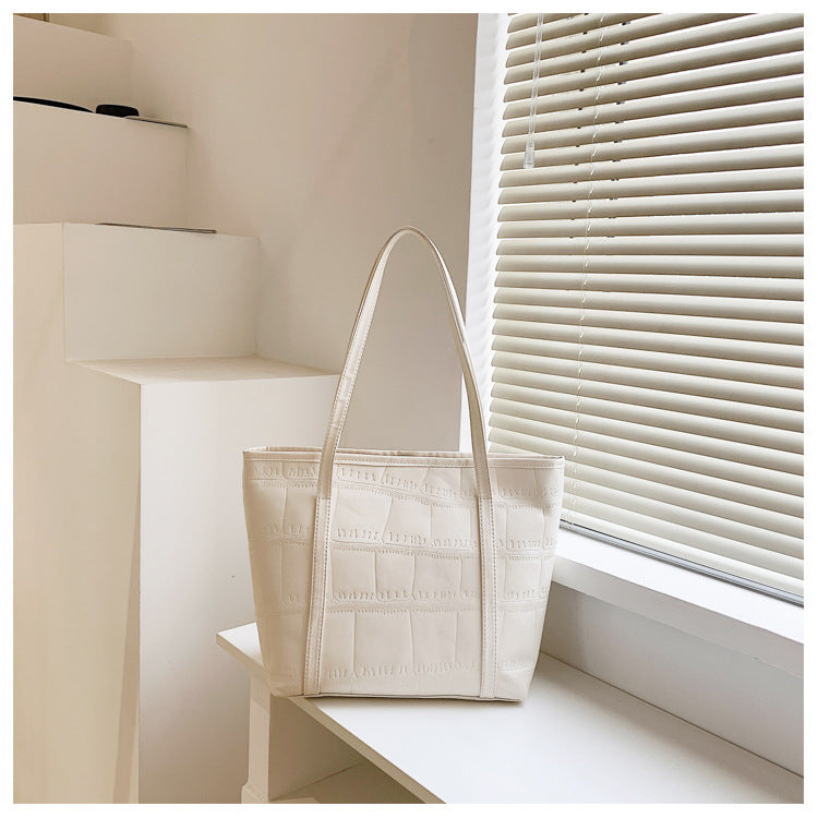 UrbanCharm LUXE Tote
