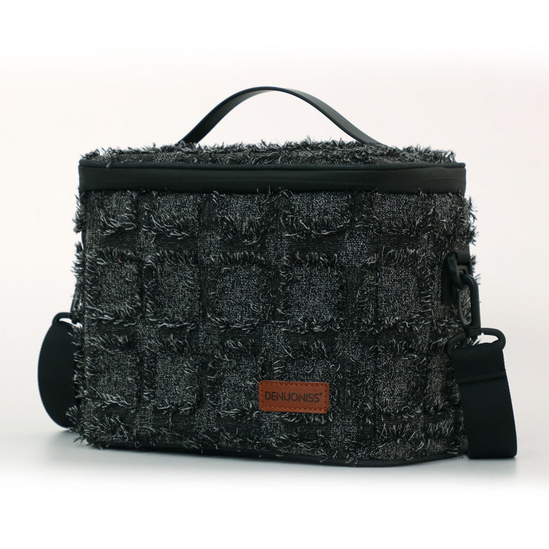 Creative hand-held insulated lunch bag