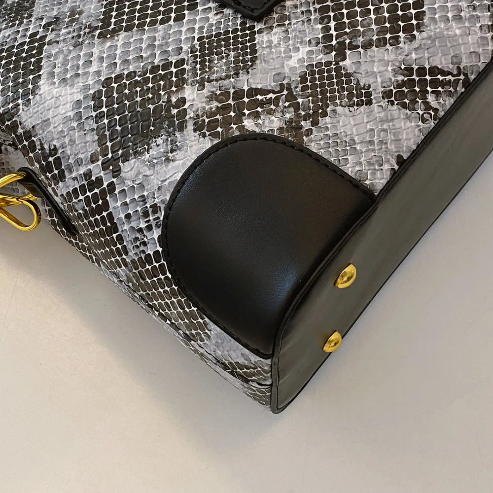 Fierce Snake Print Shoulder Bag - BAGMODA