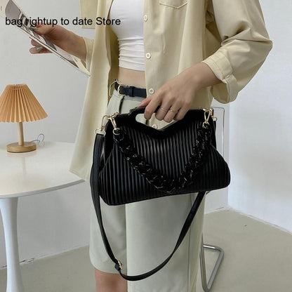 Bolsos plisados ​​triangulares 