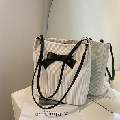 Bolso con lazo grande