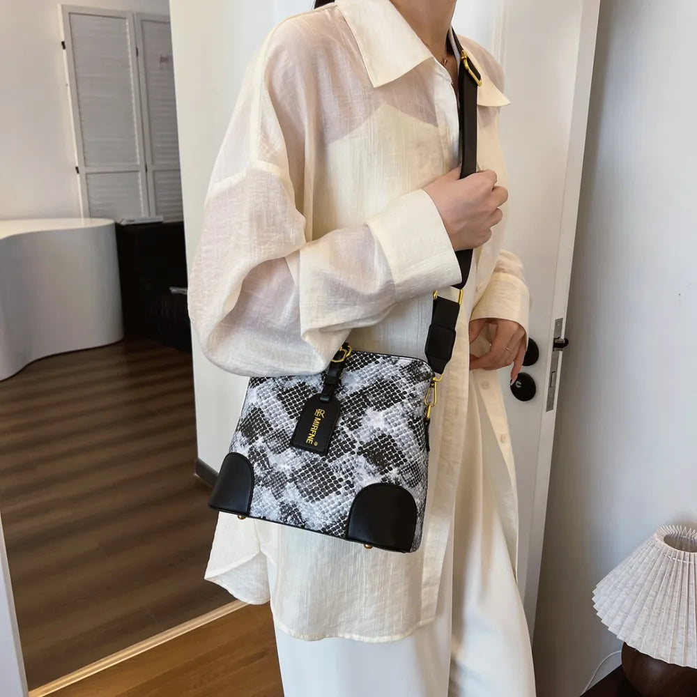 Fierce Snake Print Shoulder Bag - BAGMODA