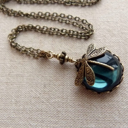 Collares colgantes de libélula tallados a mano en bronce vintage para mujer