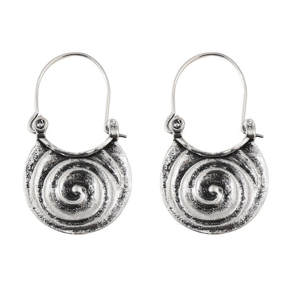 Schlichte geometrische Ohrringe aus gebogenem Metall im Gypsy-Stil