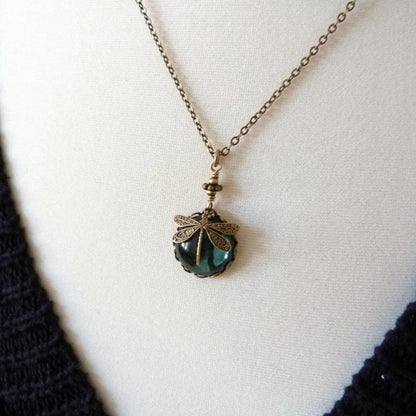 Collares colgantes de libélula tallados a mano en bronce vintage para mujer
