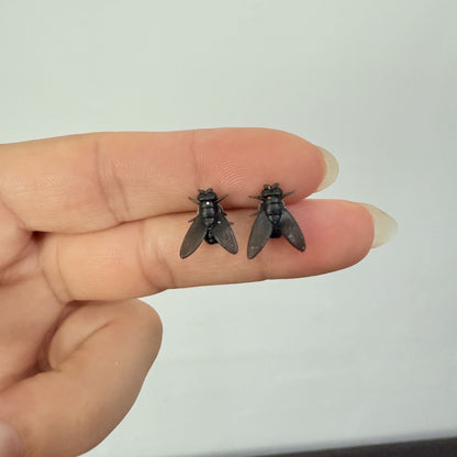 Pendientes únicos de simulación de mini mosca negra pequeña, nuevos y sencillos
