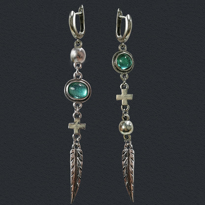 Pendientes de borlas con plumas y cruz de metal para mujer