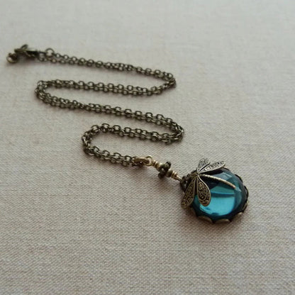 Collares colgantes de libélula tallados a mano en bronce vintage para mujer