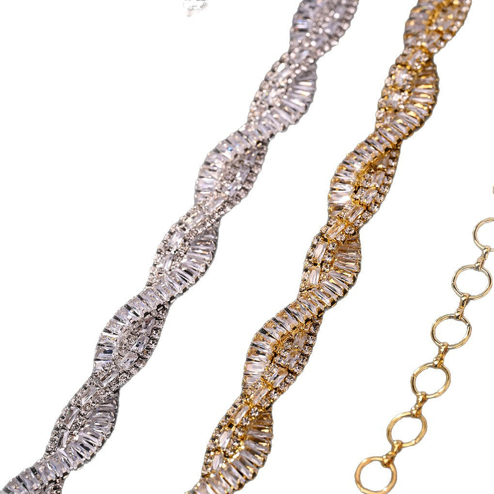 Collar con cruz de diamantes de imitación para mujer