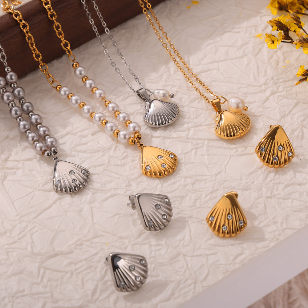 French Vintage Shell Jeweled Pendant Design Sense