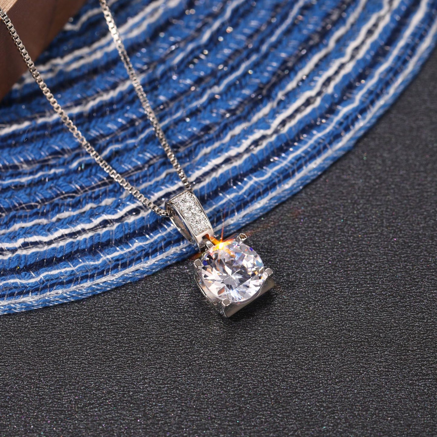 Nueva cadena clásica de clavícula con diamantes artificiales que combina con todo