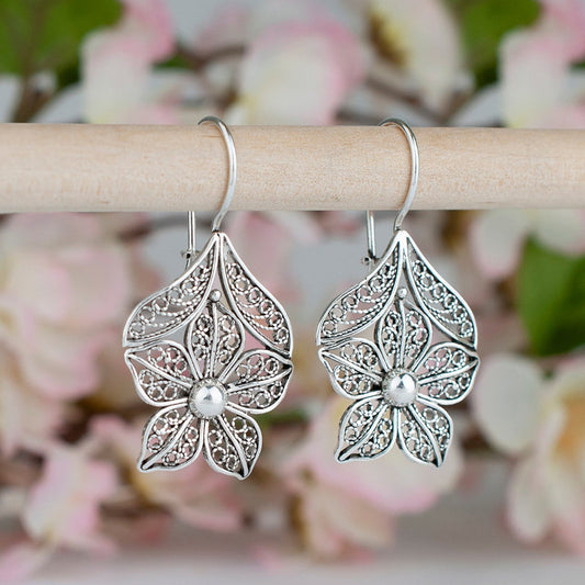 Retro Simple Hollow Flower Leaf-shaped Earring