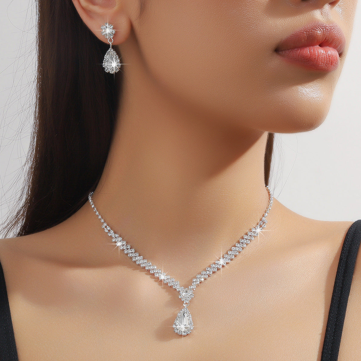 Exquisite Claw Chain Necklace And Earrings Suite Two-piece Set Water Drops