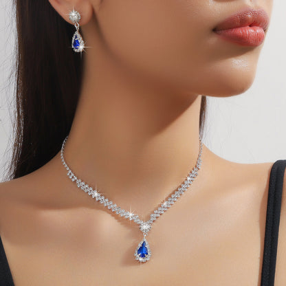 Exquisites zweiteiliges Set aus Halskette und Ohrringen mit Krallenkette und Wassertropfen