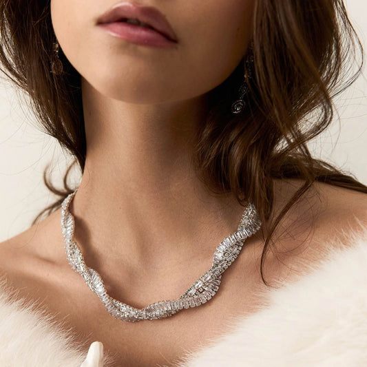 Collar con cruz de diamantes de imitación para mujer