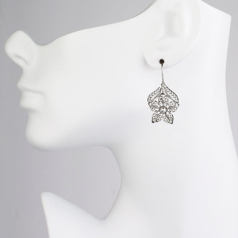 Retro Simple Hollow Flower Leaf-shaped Earring