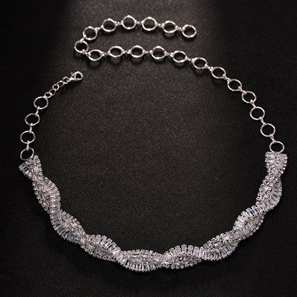 Collar con cruz de diamantes de imitación para mujer