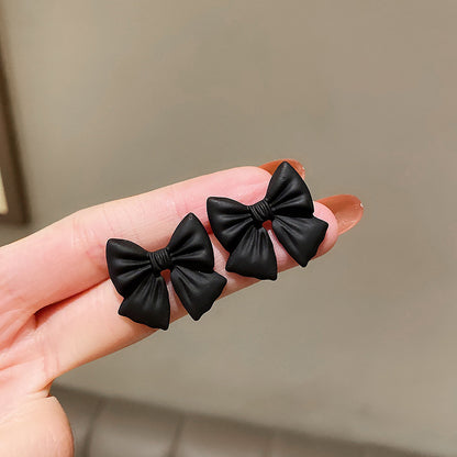 Pendientes de botón con lazo negro premium y aguja de plata de ley retro